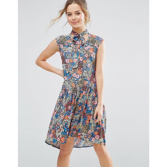 Closet Dresses & Skirts - Closet London • Ditzy Floral Skater Dress